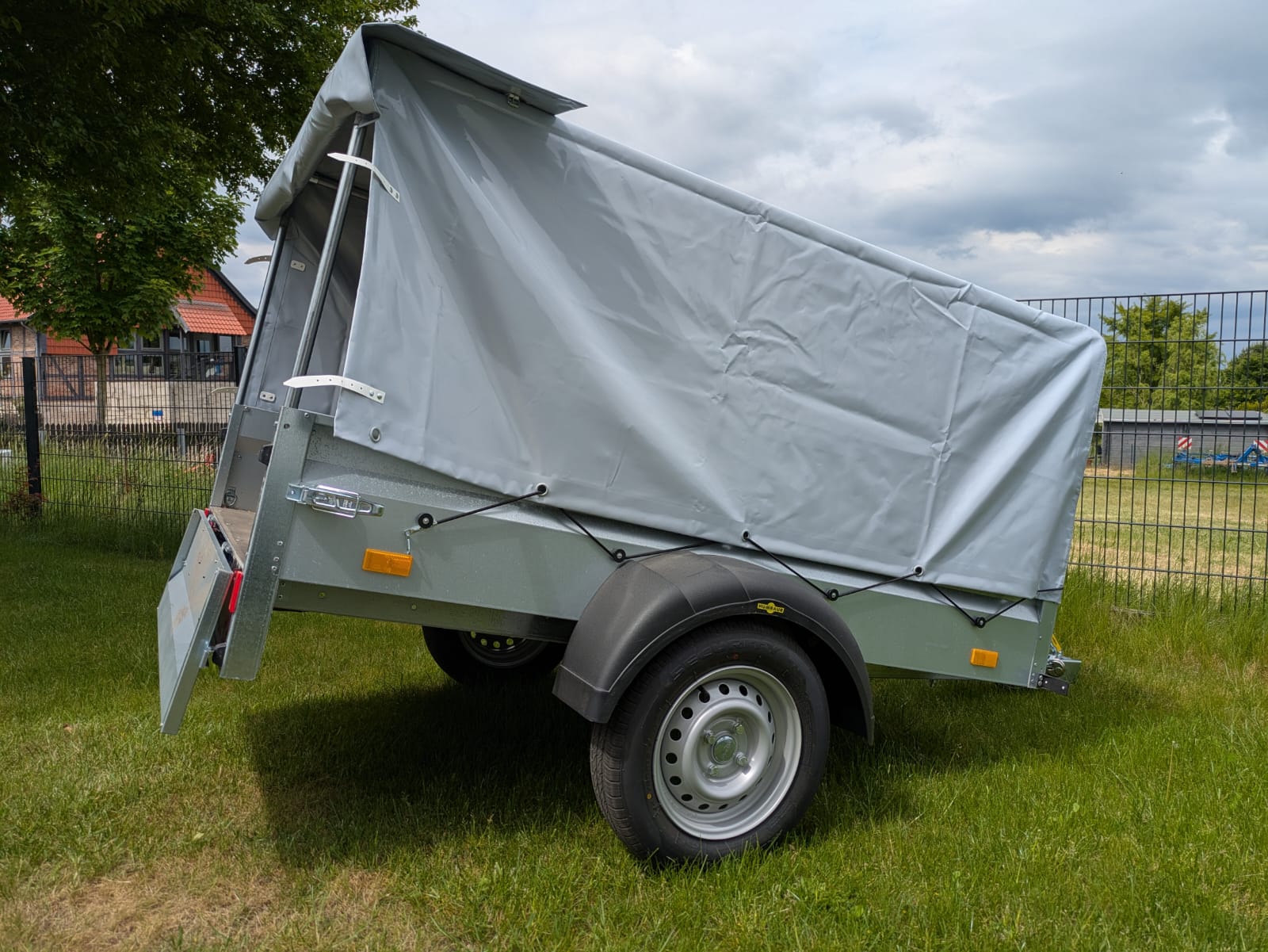PKW-Anhänger der Marke Humbaur