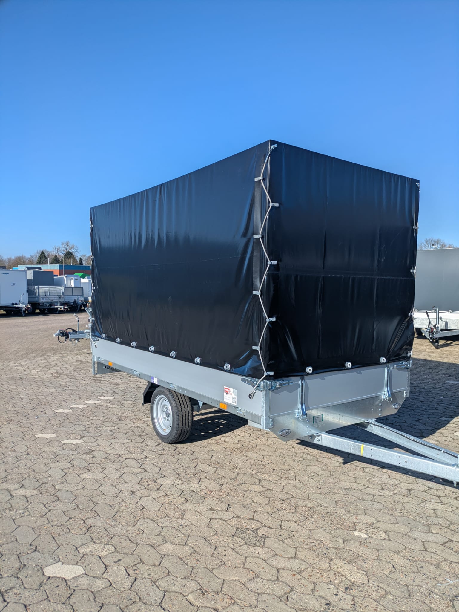 PKW-Planenanhänger (750kg) der Marke Eduard